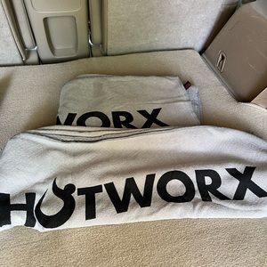 Hotworx Mat and 2 towels